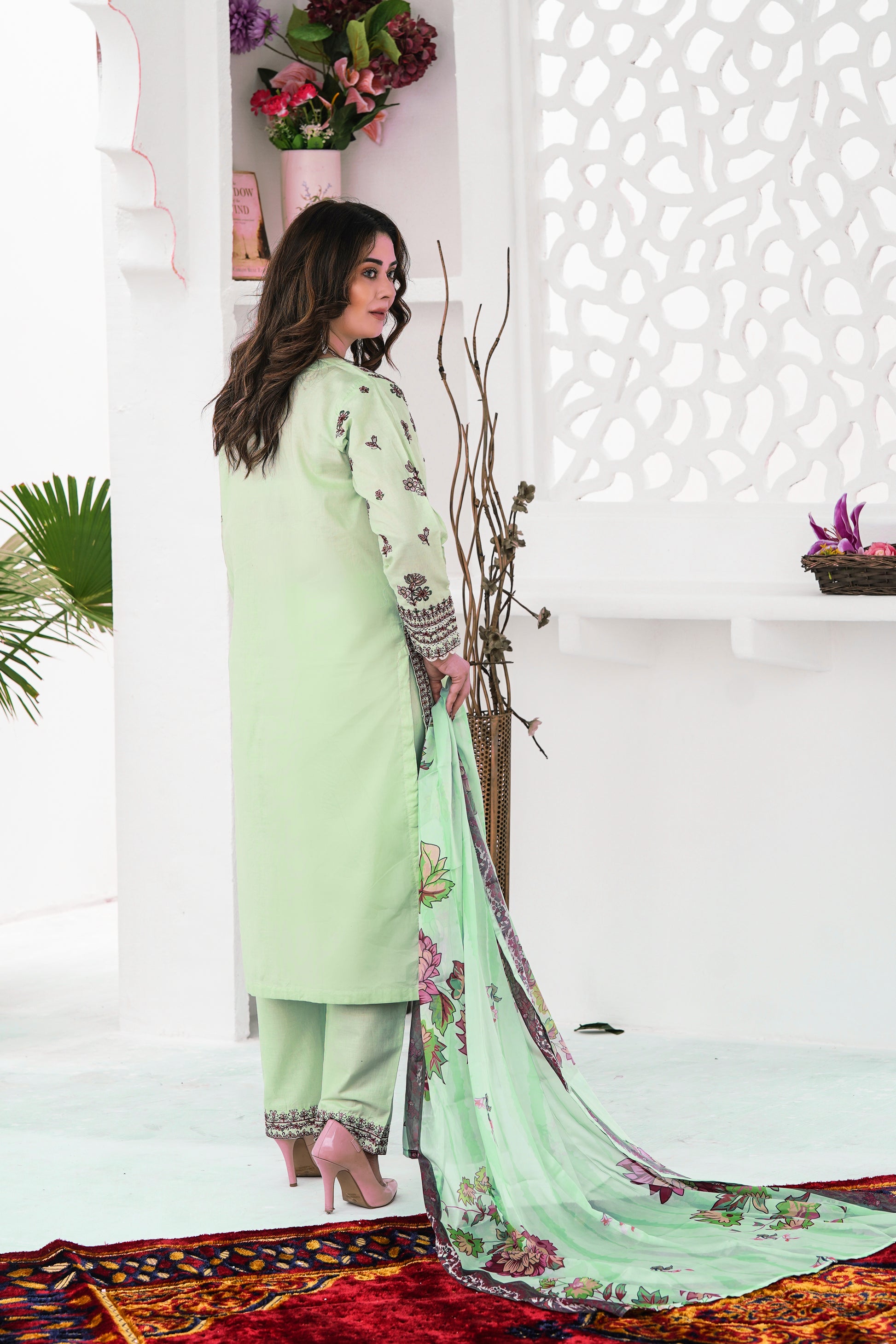 Ready-to-wear embroidered lawn suit with culottes and fashion tips